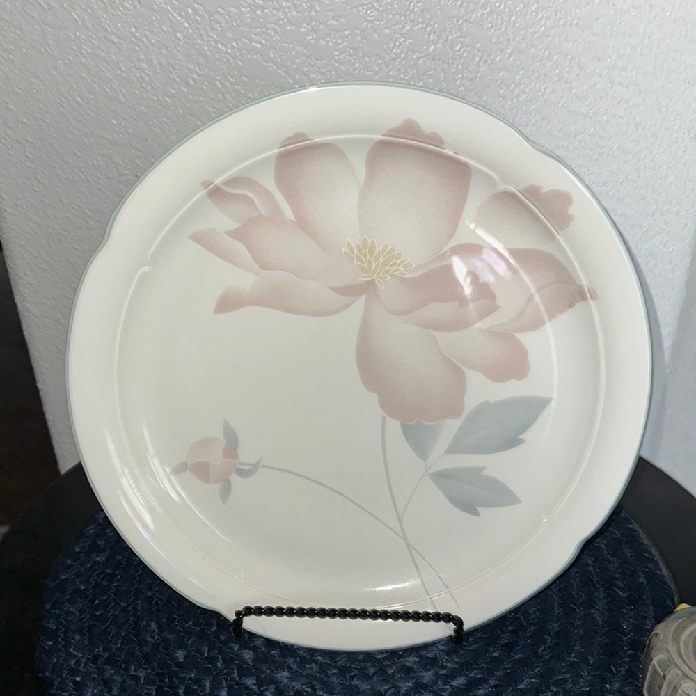 Mikasa LYRIC Pattern Serving Plater